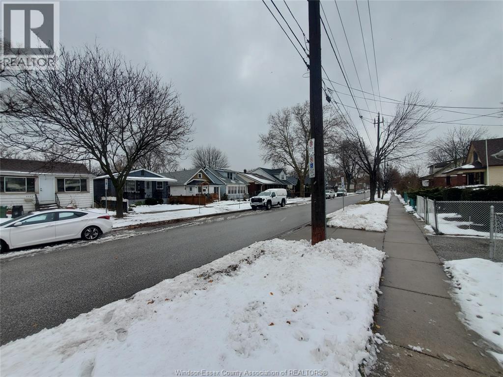 3563 Bloomfield, Windsor, Ontario N9C 1R8 - Photo 48 - 25031639