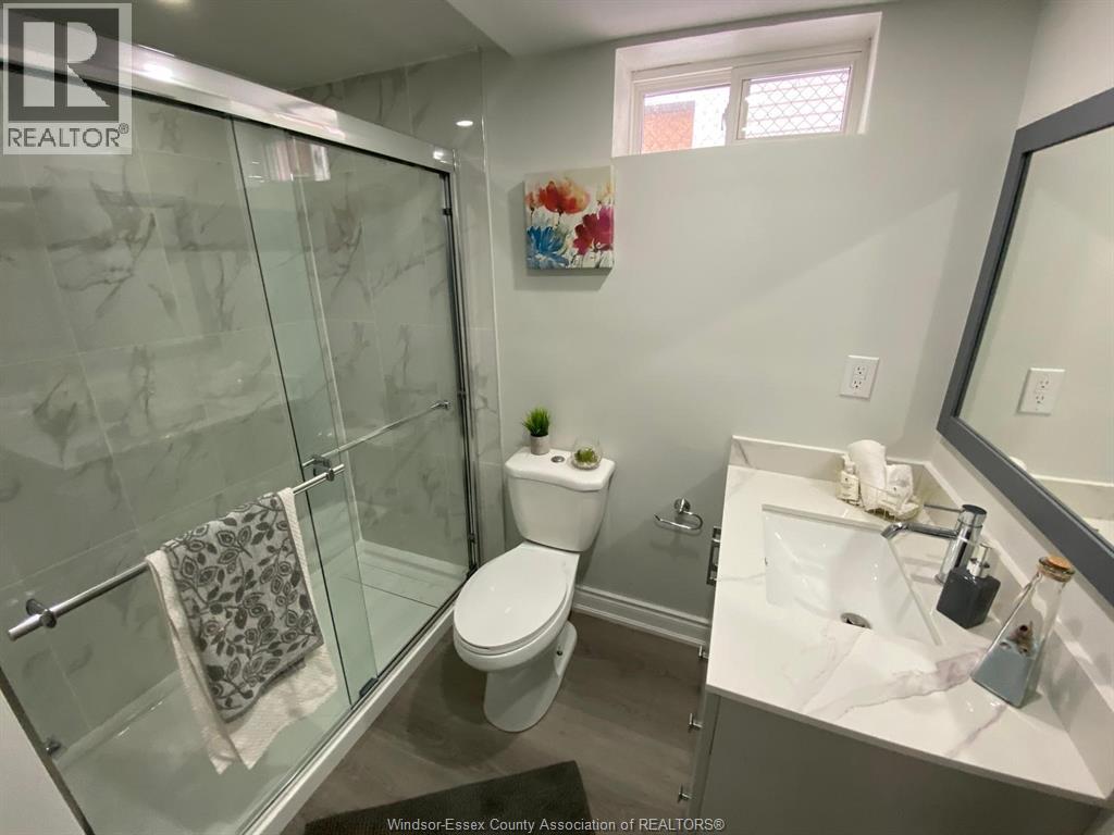 3563 Bloomfield, Windsor, Ontario N9C 1R8 - Photo 38 - 25031639