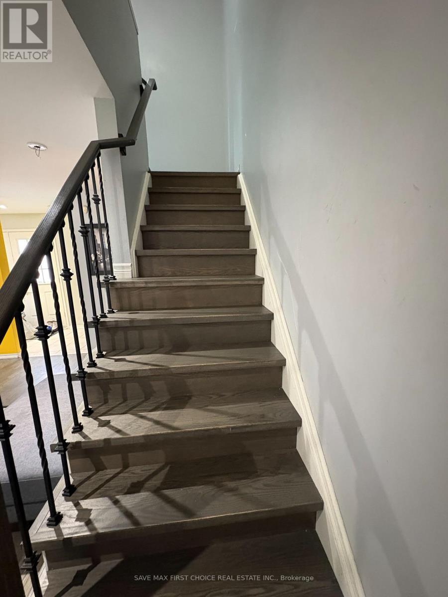 3395 Scotch Pine Gate, Mississauga, Ontario  L5N 7M8 - Photo 4 - W12613024