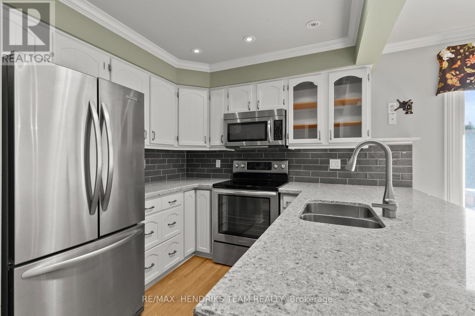 704 Vine Street, St. Catharines, Ontario L2M 7L7 - Photo 16 - X12576264