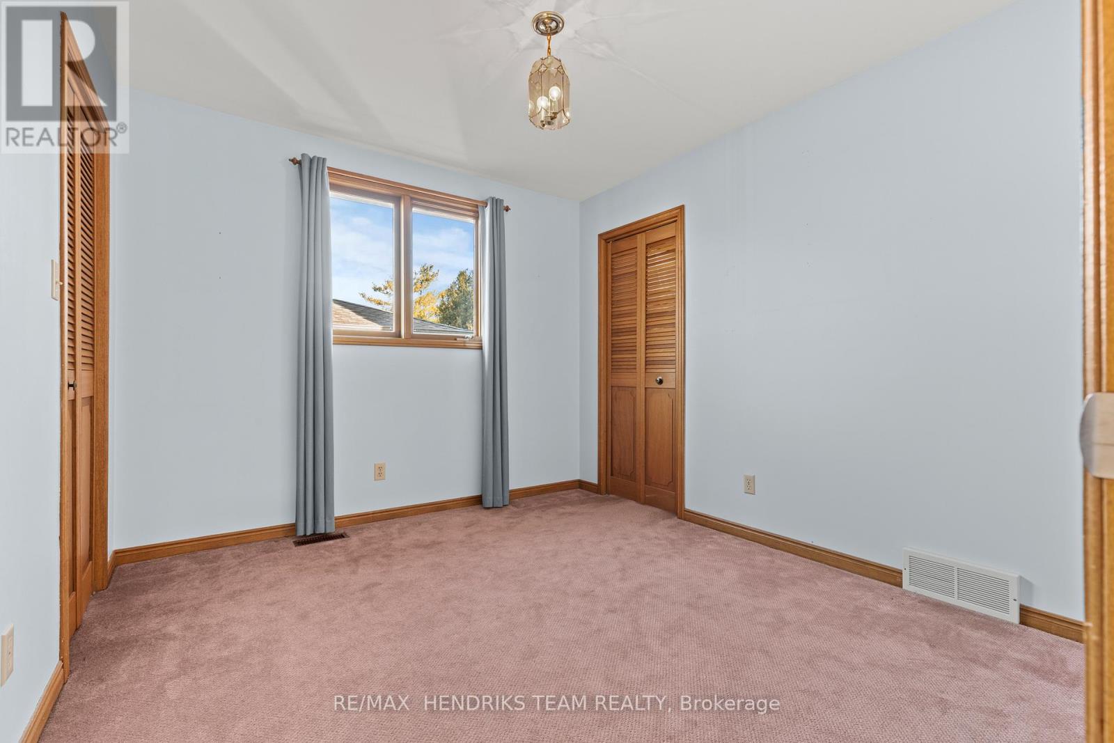 704 Vine Street, St. Catharines, Ontario L2M 7L7 - Photo 24 - X12576264