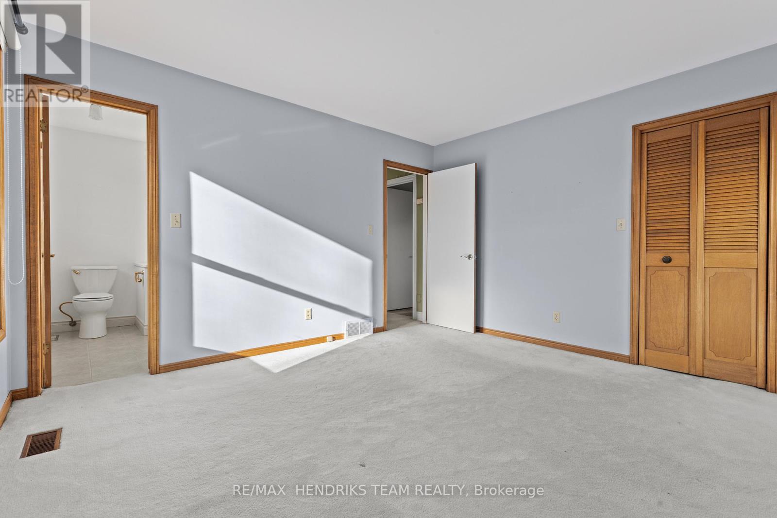 704 Vine Street, St. Catharines, Ontario L2M 7L7 - Photo 22 - X12576264