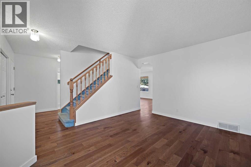 182 Coventry Close Ne, Calgary, Alberta  T3K 4A6 - Photo 4 - A2268608