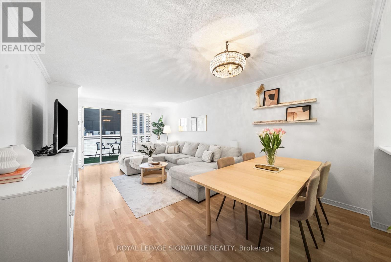 206 - 18 HOLLYWOOD AVENUE, Toronto, Ontario