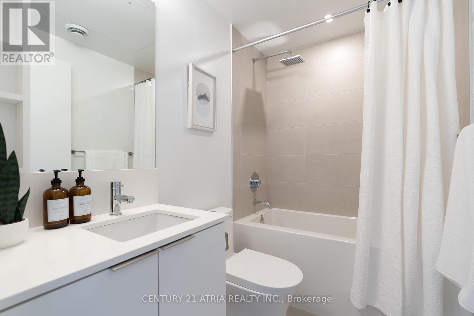 2501 - 8 Wellesley Street W, Toronto, Ontario  M4Y 0J5 - Photo 7 - C12630666