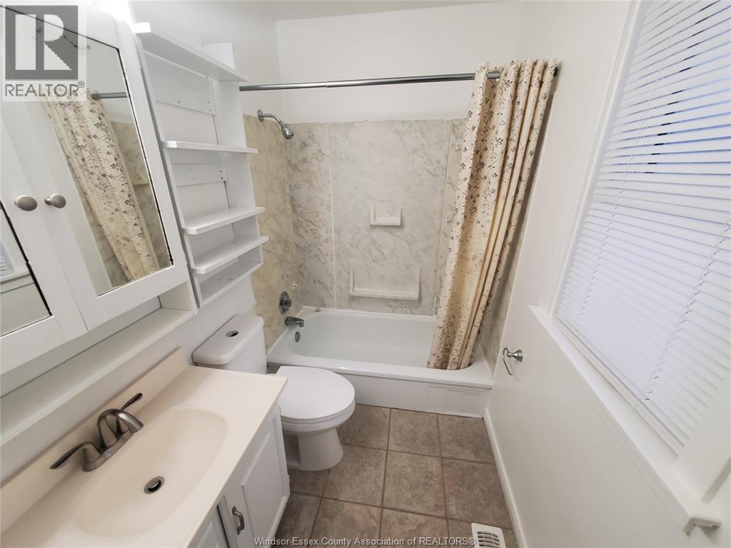 1317 Rankin, Windsor, Ontario N9B 2S5 - Photo 11 - 25031640