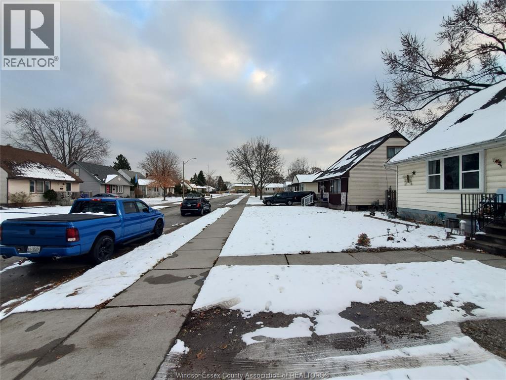 1317 Rankin, Windsor, Ontario N9B 2S5 - Photo 3 - 25031640