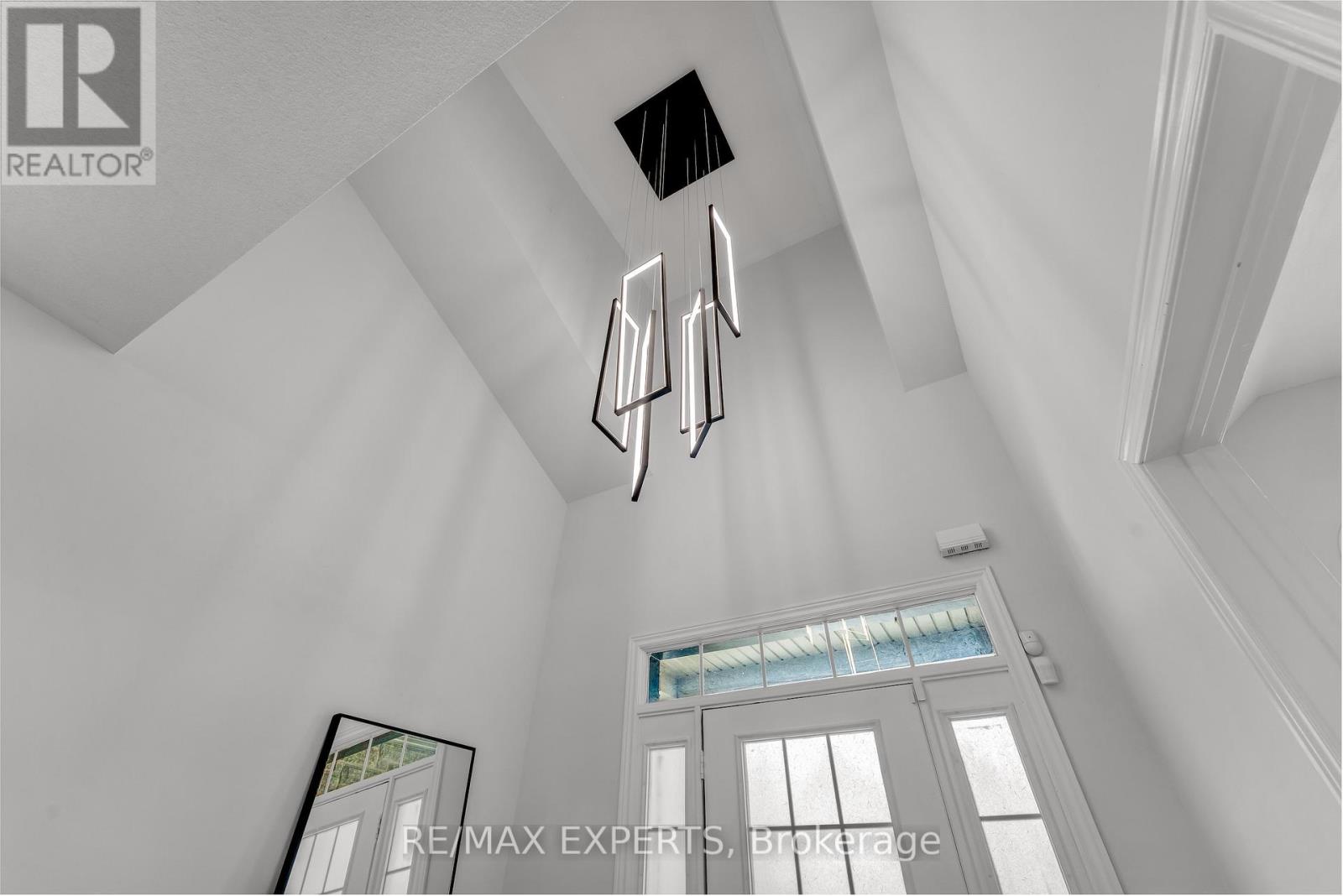 12 Vista Drive, Bradford West Gwillimbury (Bradford), Ontario  L3Z 0B6 - Photo 5 - N12630632