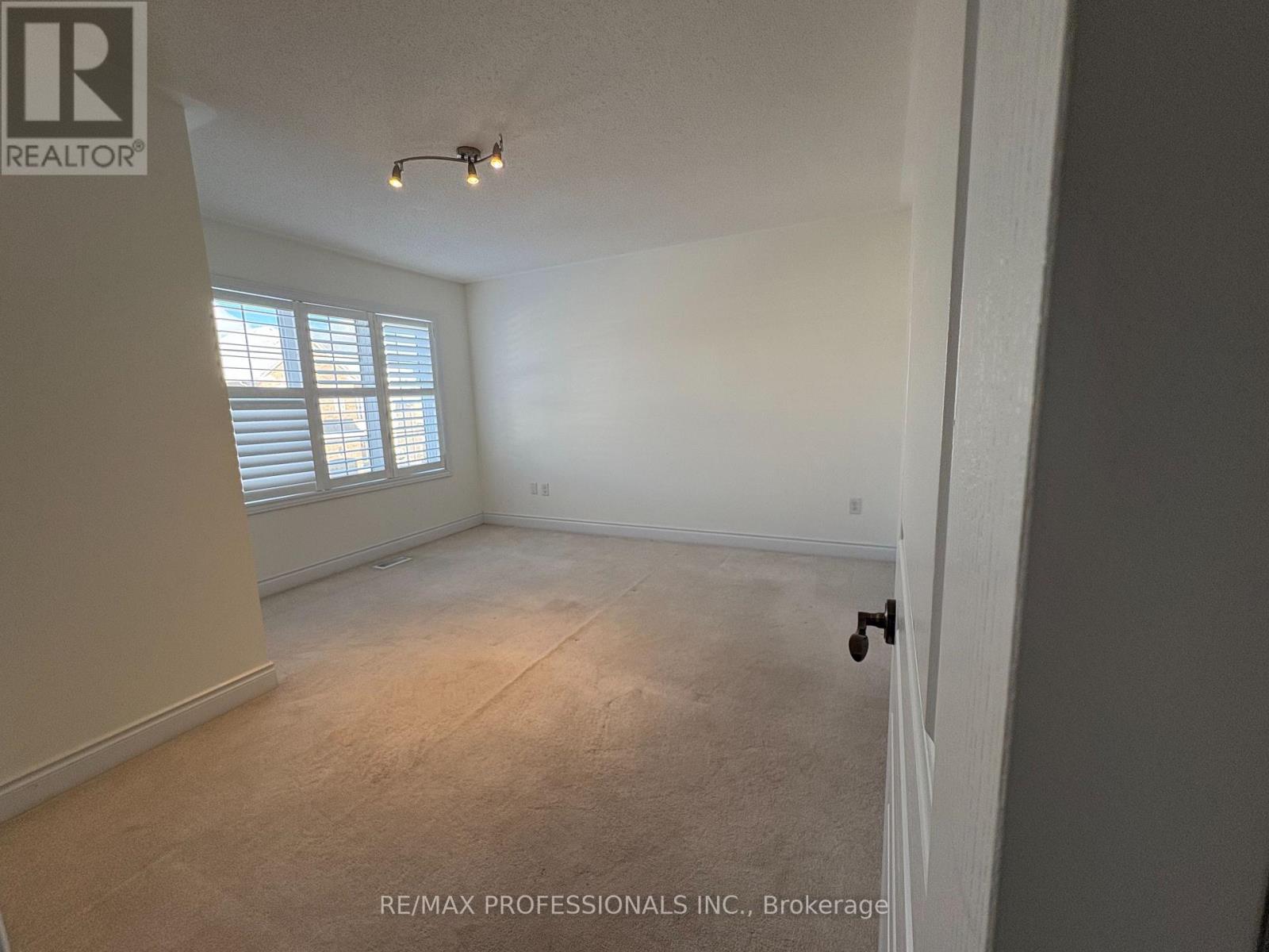 73 Barletta Drive, Vaughan, Ontario  L6A 4H5 - Photo 21 - N12630672