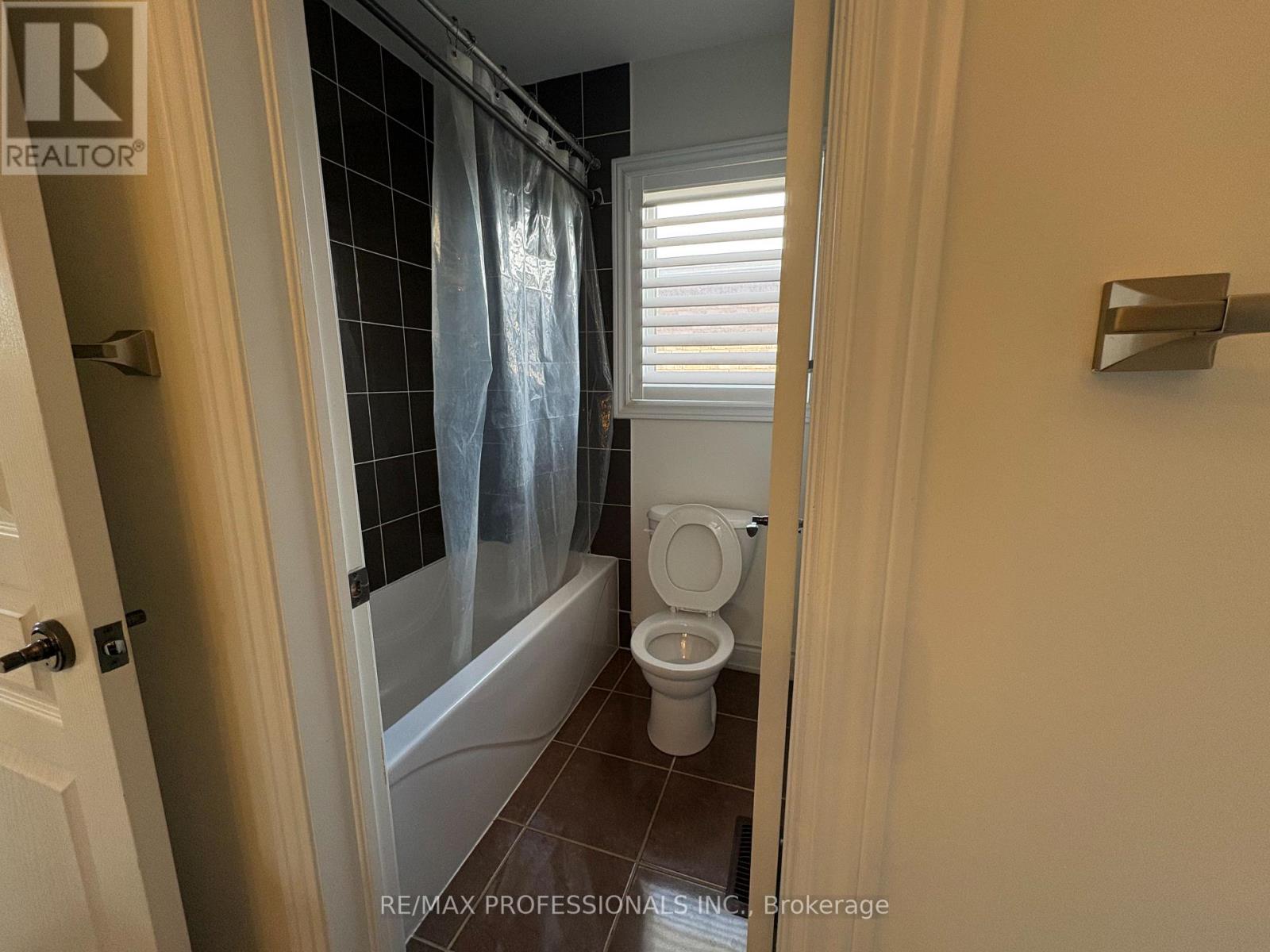 73 Barletta Drive, Vaughan, Ontario  L6A 4H5 - Photo 24 - N12630672