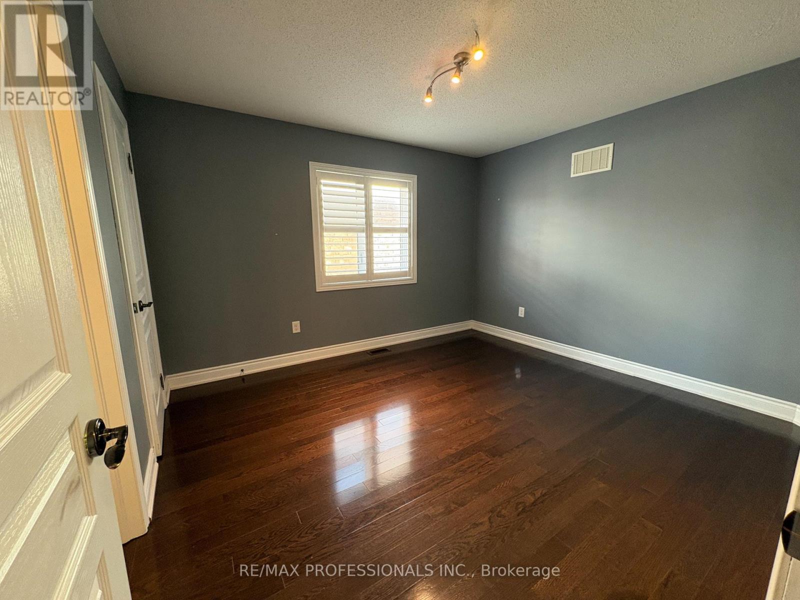 73 Barletta Drive, Vaughan, Ontario  L6A 4H5 - Photo 25 - N12630672