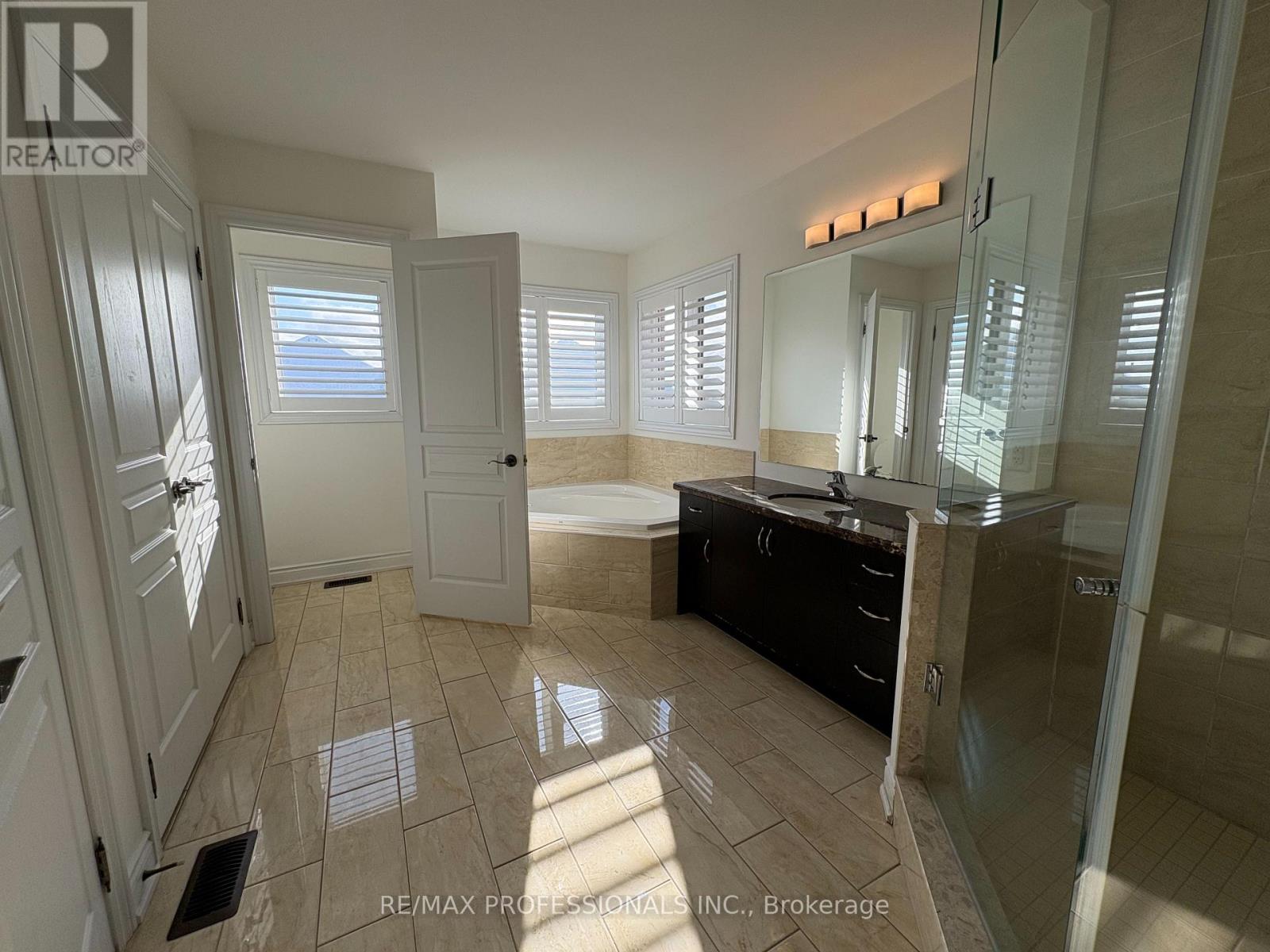 73 Barletta Drive, Vaughan, Ontario  L6A 4H5 - Photo 38 - N12630672