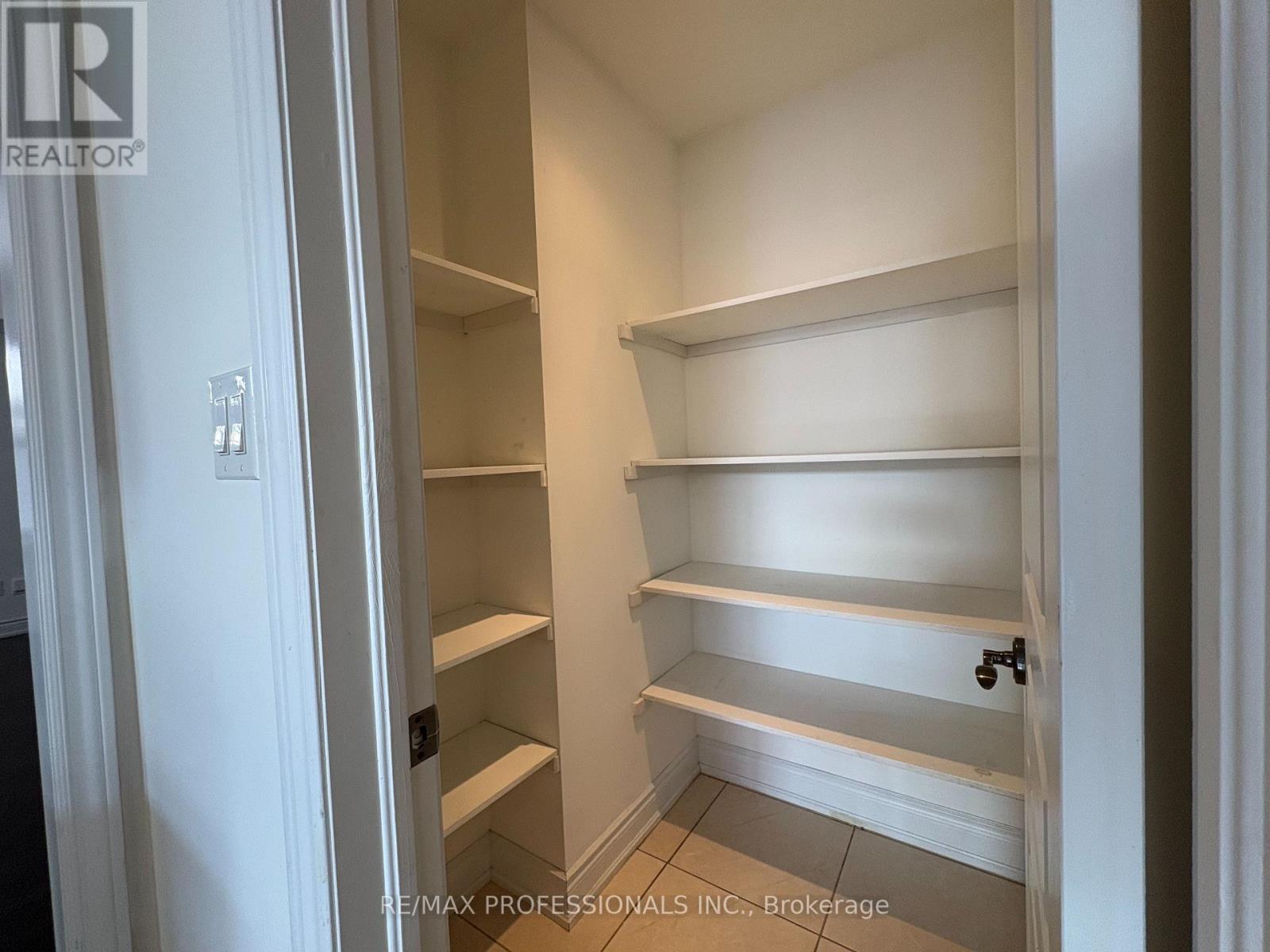 73 Barletta Drive, Vaughan, Ontario  L6A 4H5 - Photo 4 - N12630672