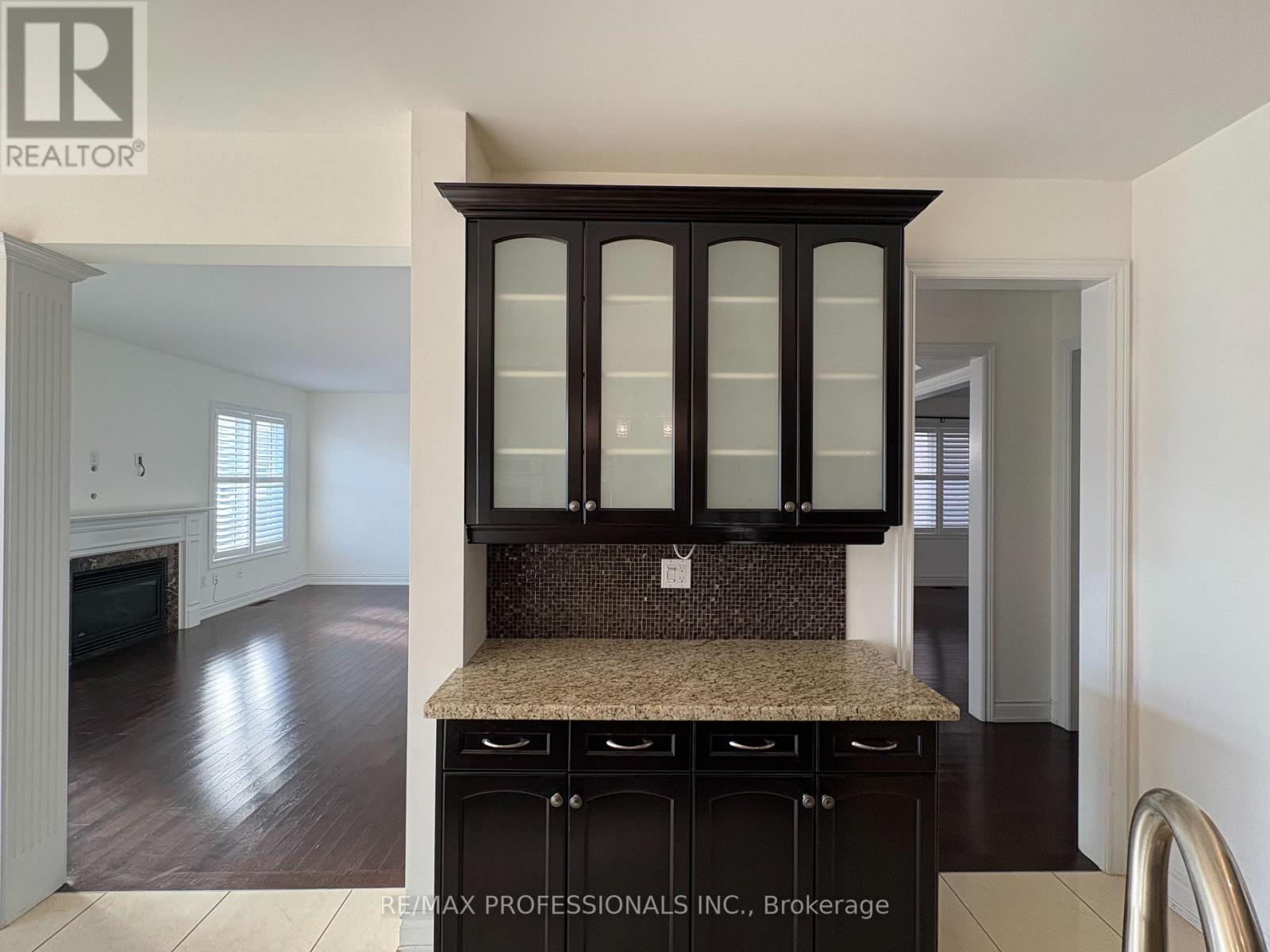 73 Barletta Drive, Vaughan, Ontario  L6A 4H5 - Photo 5 - N12630672