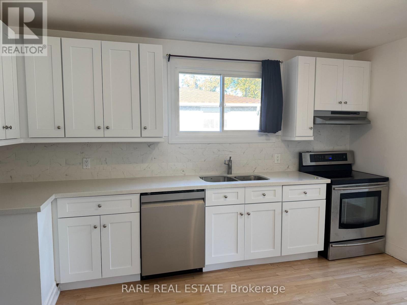 37 Ondrey Street, Bradford West Gwillimbury (Bradford), Ontario  L3Z 2W9 - Photo 3 - N12630698