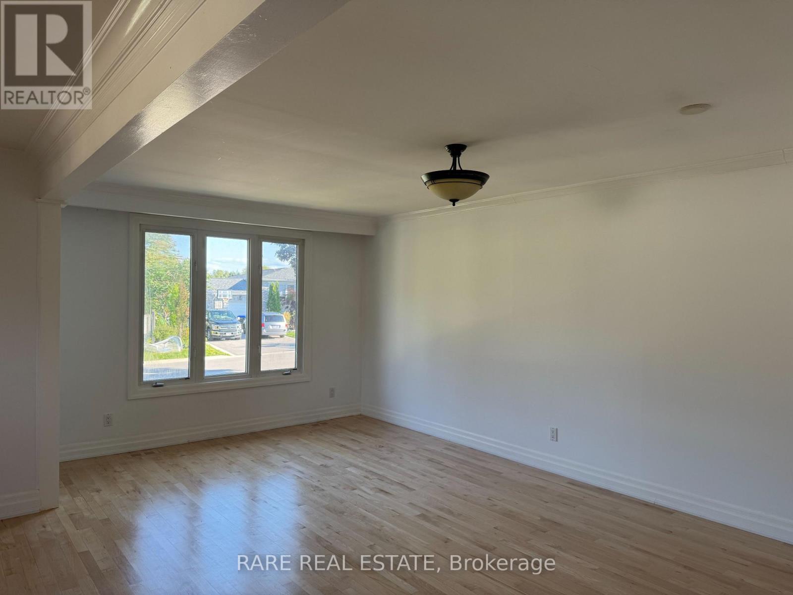 37 Ondrey Street, Bradford West Gwillimbury (Bradford), Ontario  L3Z 2W9 - Photo 5 - N12630698