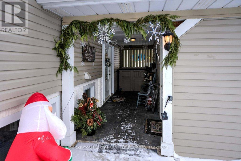 4 Lakeview Drive, Westport, Ontario  K0G 1X0 - Photo 10 - X12630770