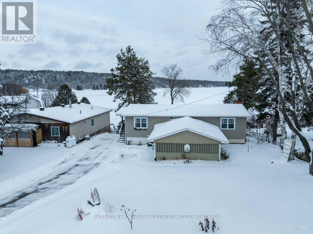 4 Lakeview Drive, Westport, Ontario  K0G 1X0 - Photo 5 - X12630770