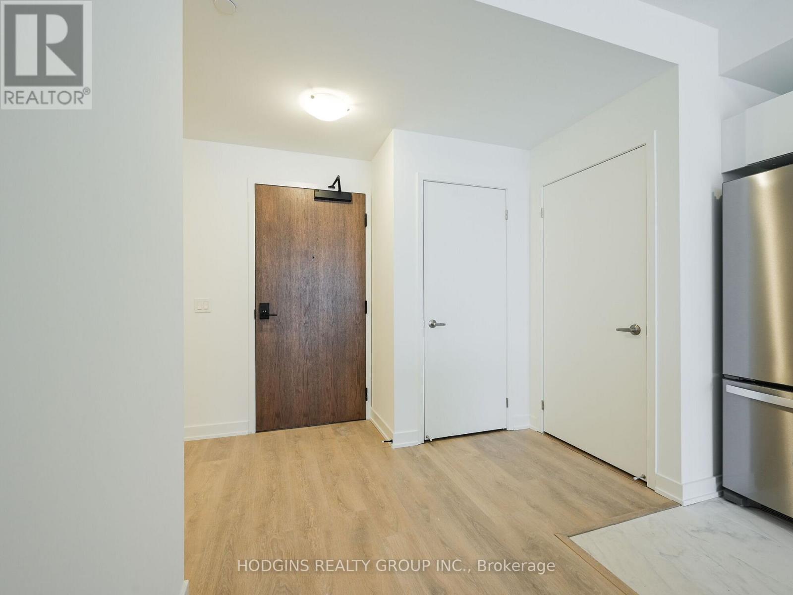 306 - 1035 Southdown Road, Mississauga, Ontario  L5J 0A2 - Photo 3 - W12630626