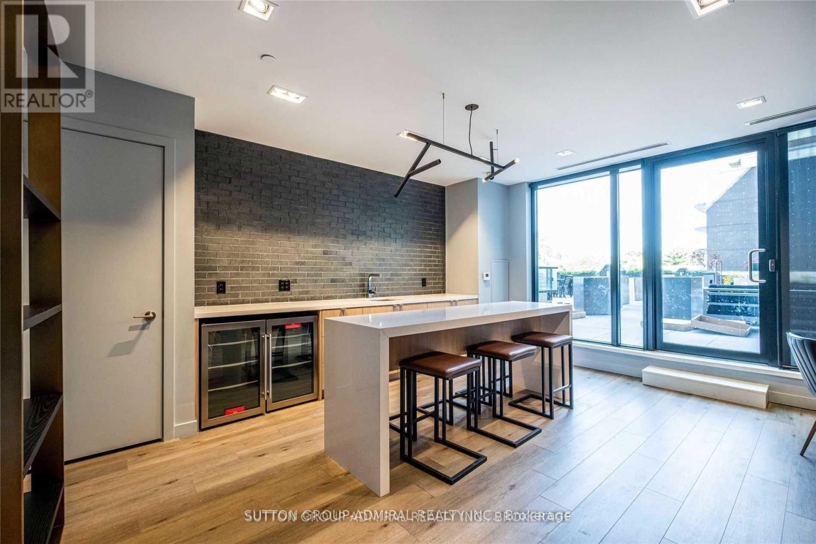 404 - 7 Smith Crescent, Toronto, Ontario  M8Z 0G3 - Photo 12 - W12630638