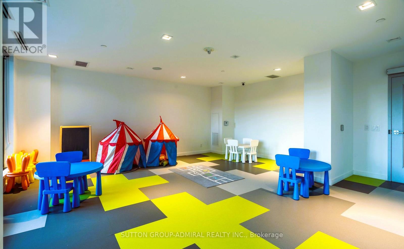 404 - 7 Smith Crescent, Toronto, Ontario  M8Z 0G3 - Photo 16 - W12630638