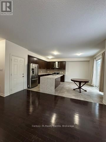 355 Royal Drive W, Brampton, Ontario  L6X 5J6 - Photo 5 - W12630644