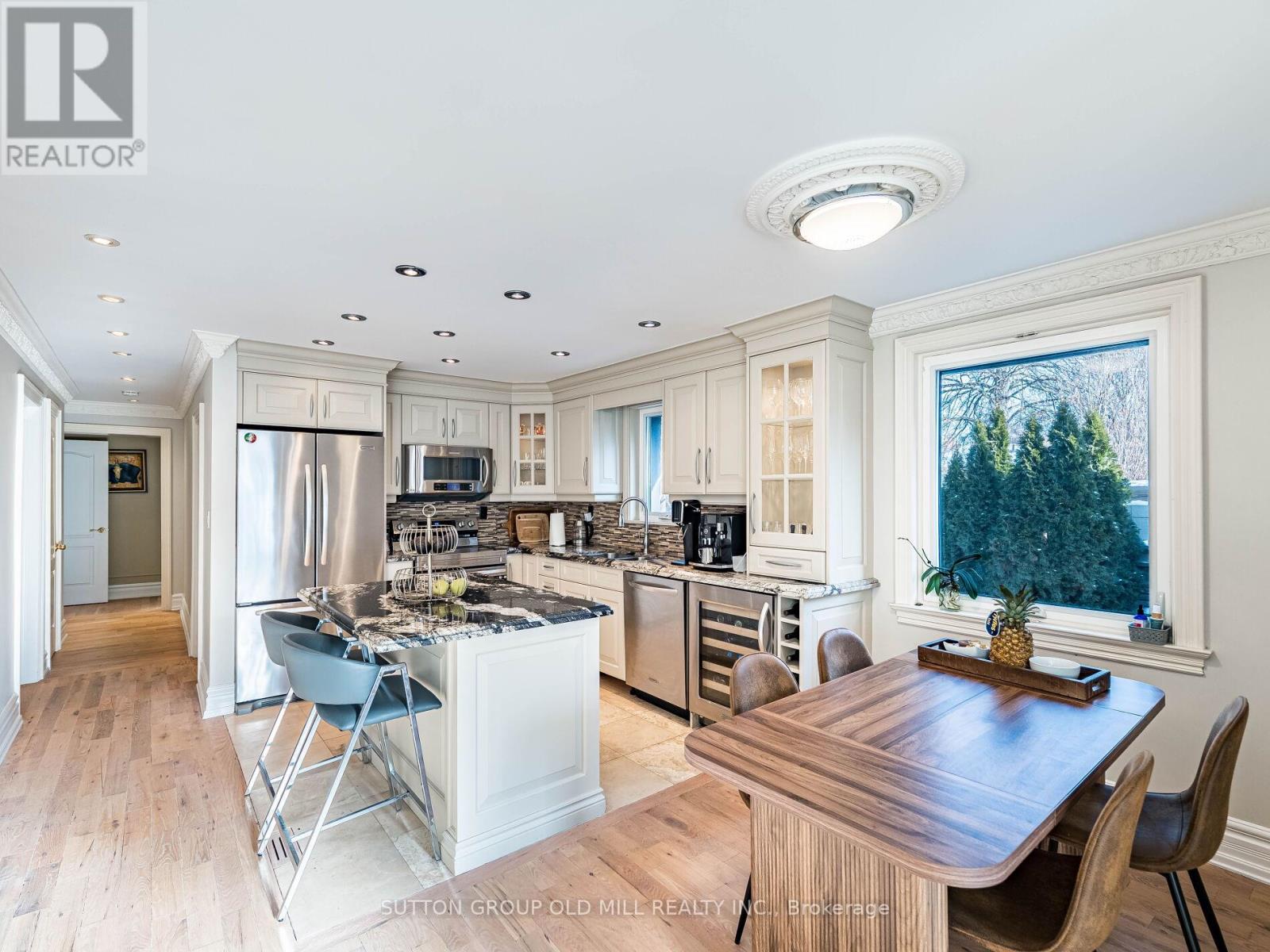 24 Cowley Avenue, Toronto, Ontario  M9B 2E3 - Photo 10 - W12630648