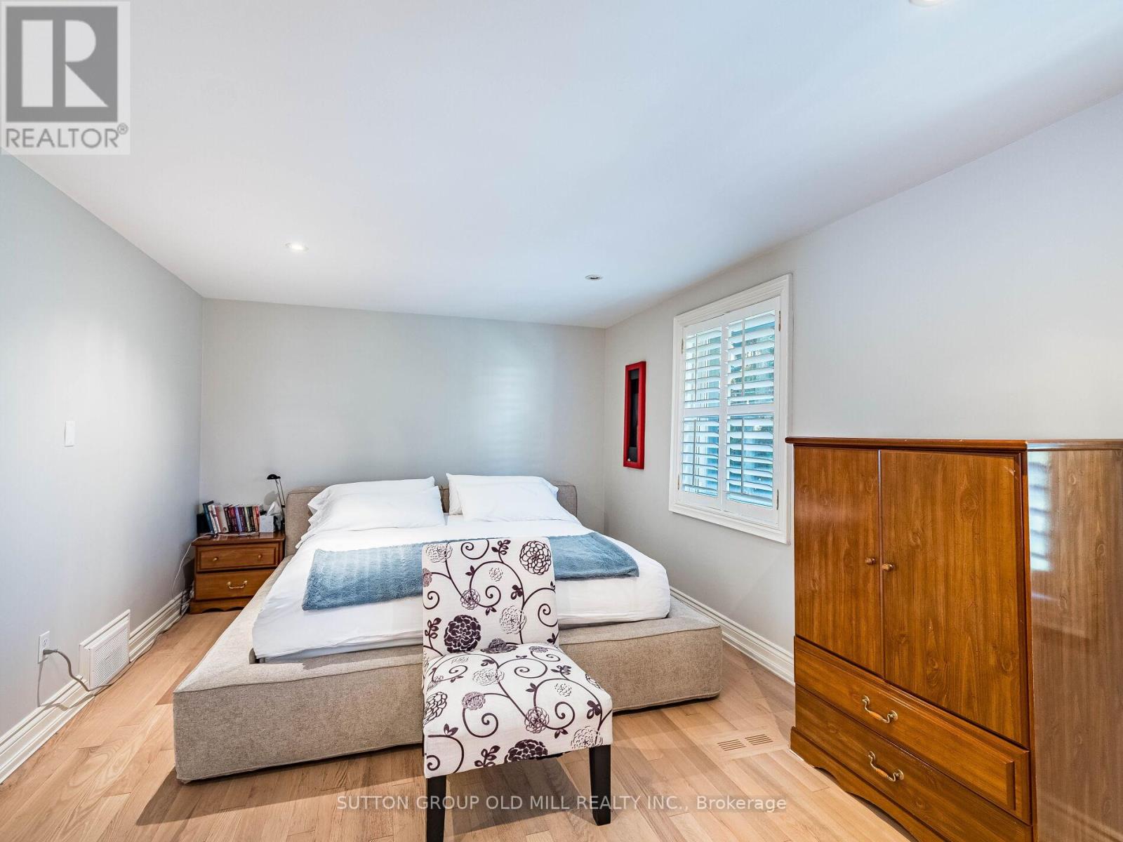 24 Cowley Avenue, Toronto, Ontario  M9B 2E3 - Photo 16 - W12630648