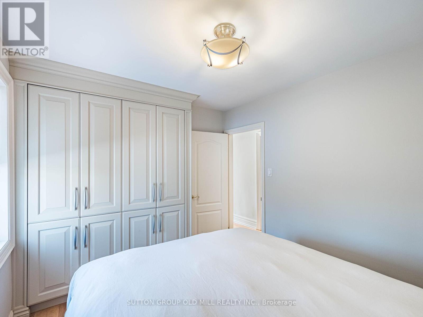 24 Cowley Avenue, Toronto, Ontario  M9B 2E3 - Photo 18 - W12630648