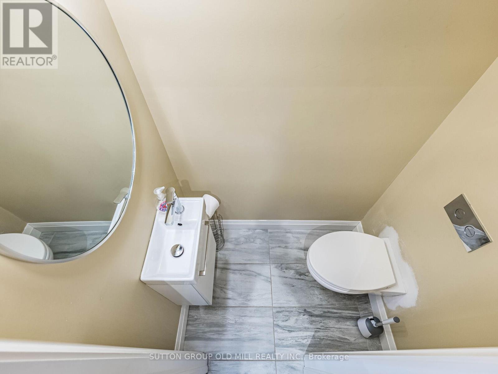 24 Cowley Avenue, Toronto, Ontario  M9B 2E3 - Photo 19 - W12630648