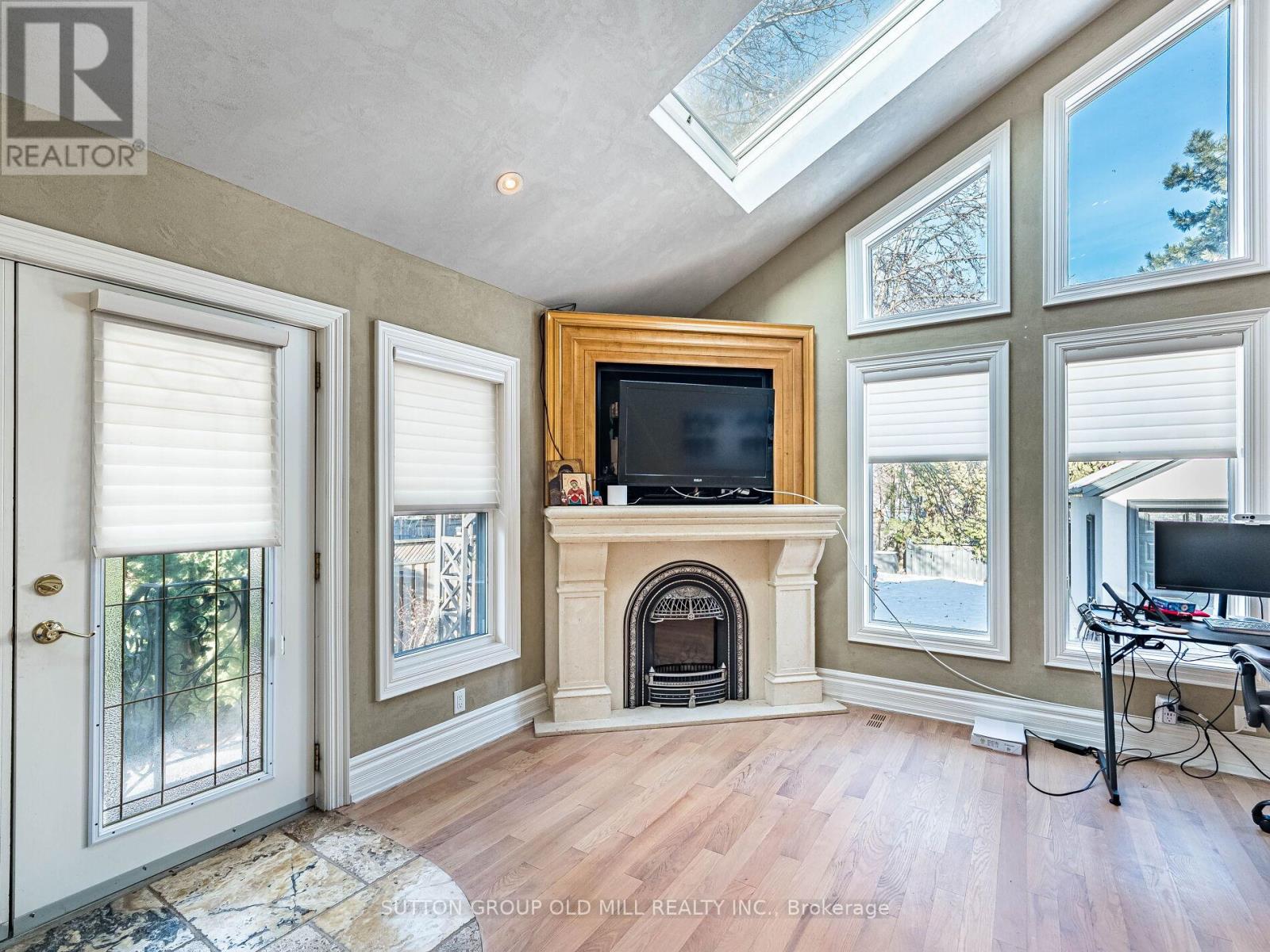 24 Cowley Avenue, Toronto, Ontario  M9B 2E3 - Photo 20 - W12630648