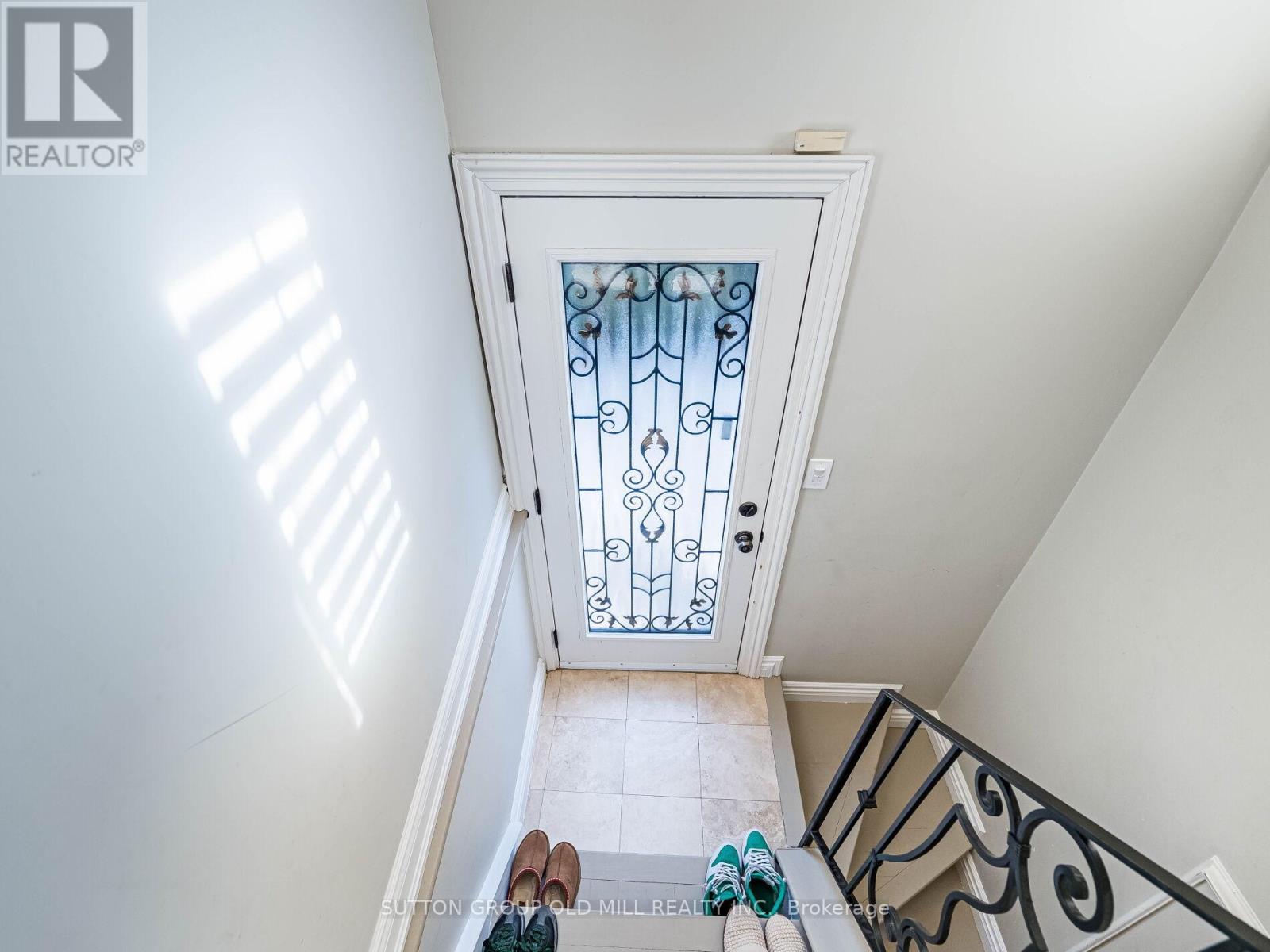 24 Cowley Avenue, Toronto, Ontario  M9B 2E3 - Photo 26 - W12630648