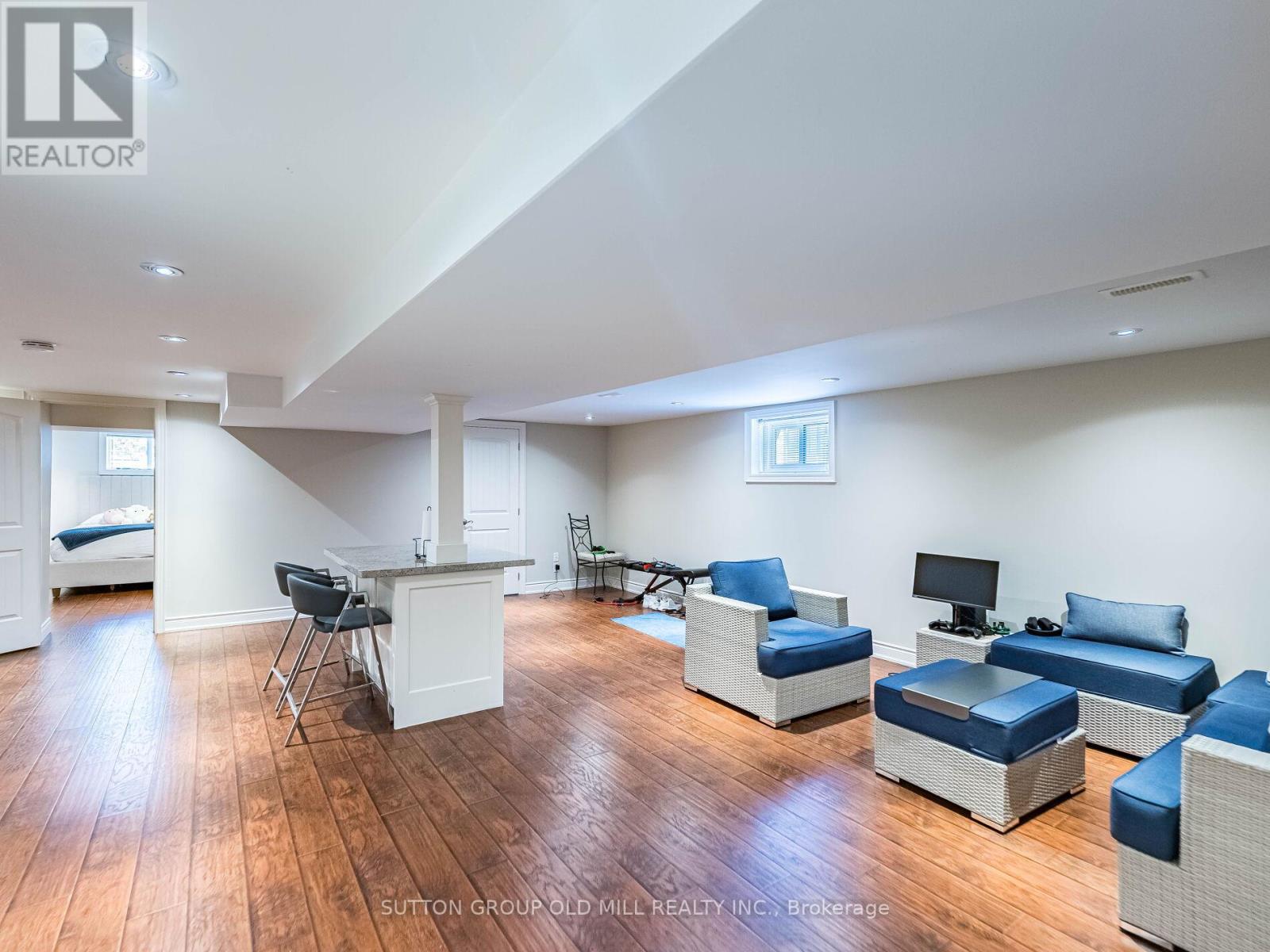 24 Cowley Avenue, Toronto, Ontario  M9B 2E3 - Photo 28 - W12630648