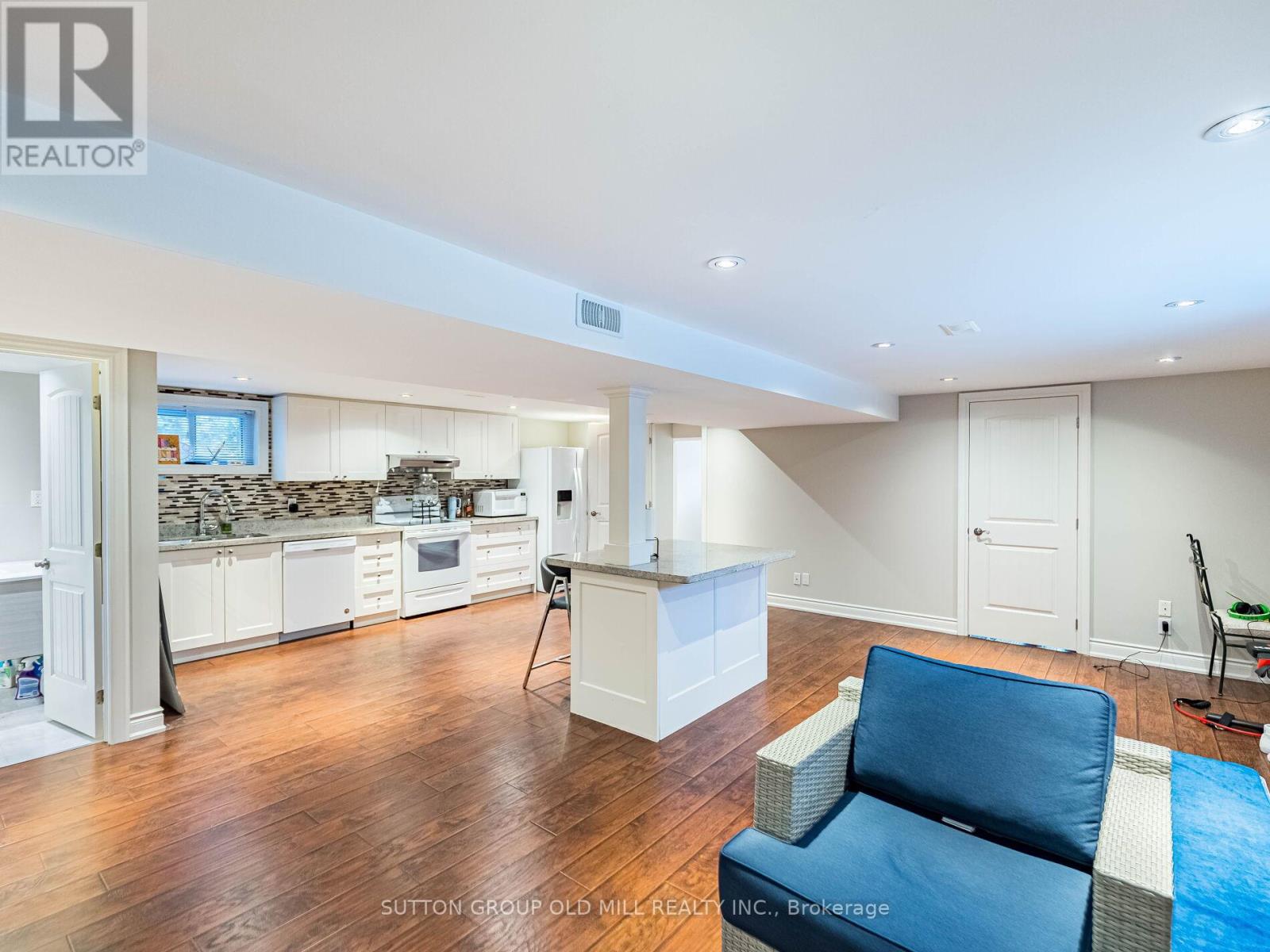 24 Cowley Avenue, Toronto, Ontario  M9B 2E3 - Photo 29 - W12630648