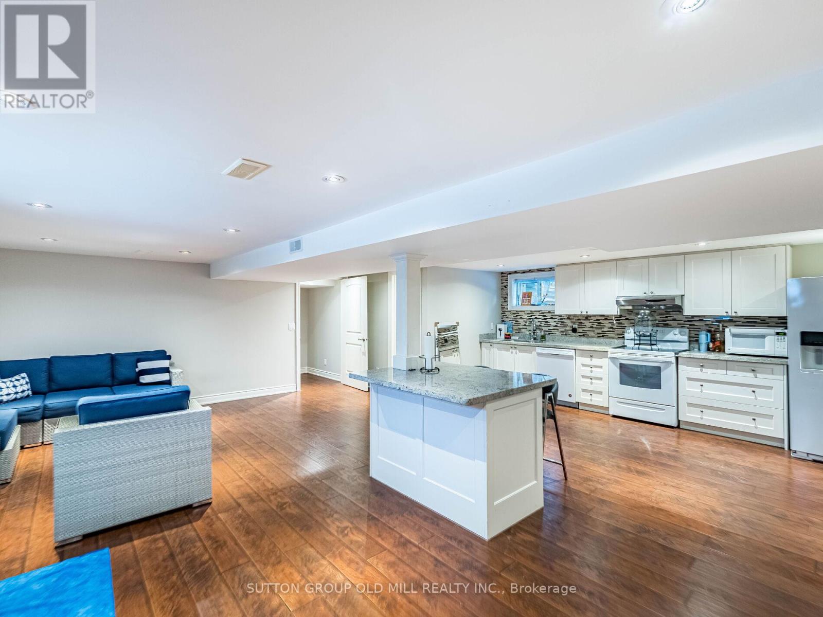 24 Cowley Avenue, Toronto, Ontario  M9B 2E3 - Photo 30 - W12630648