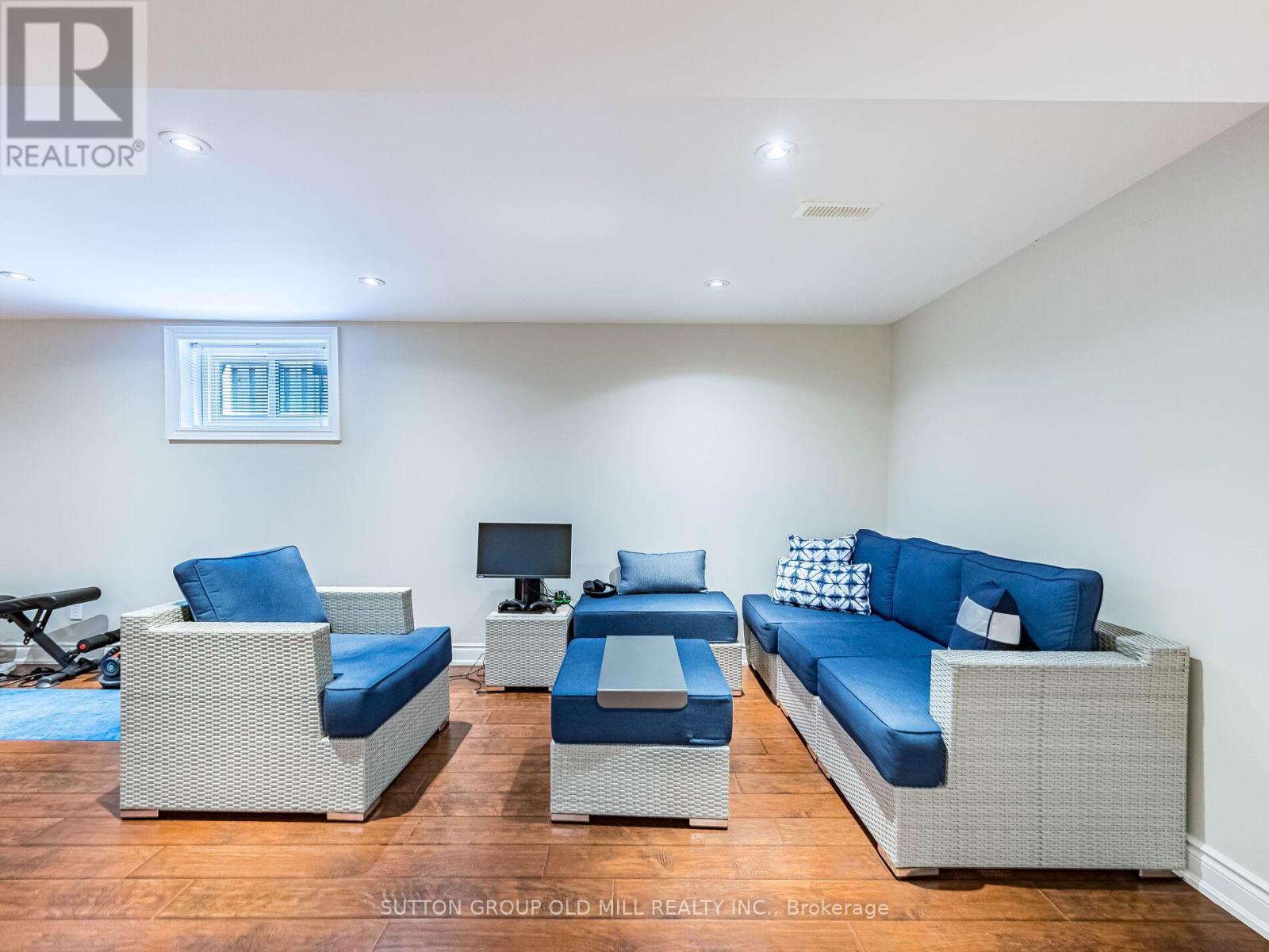 24 Cowley Avenue, Toronto, Ontario  M9B 2E3 - Photo 31 - W12630648