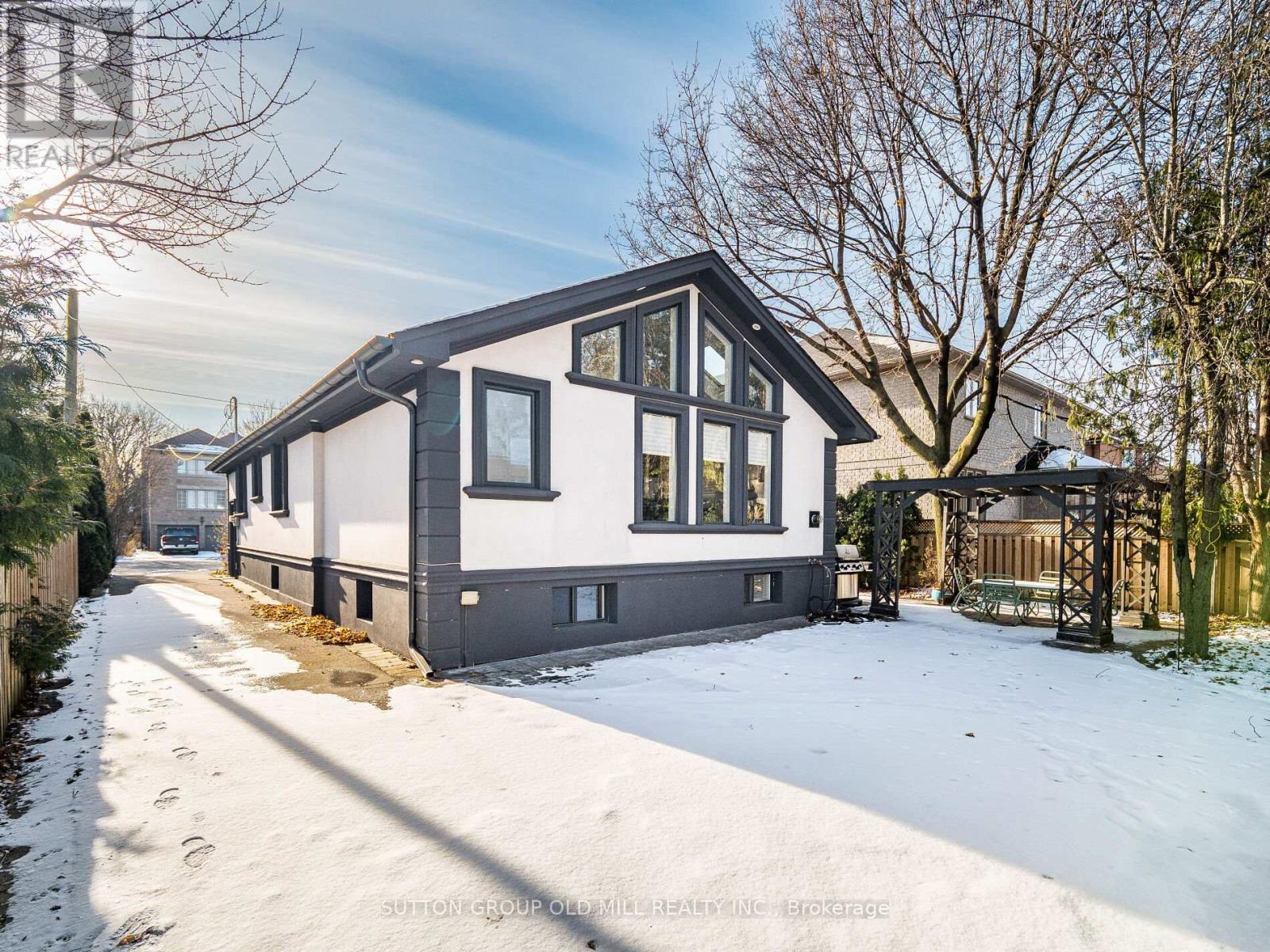 24 Cowley Avenue, Toronto, Ontario  M9B 2E3 - Photo 40 - W12630648