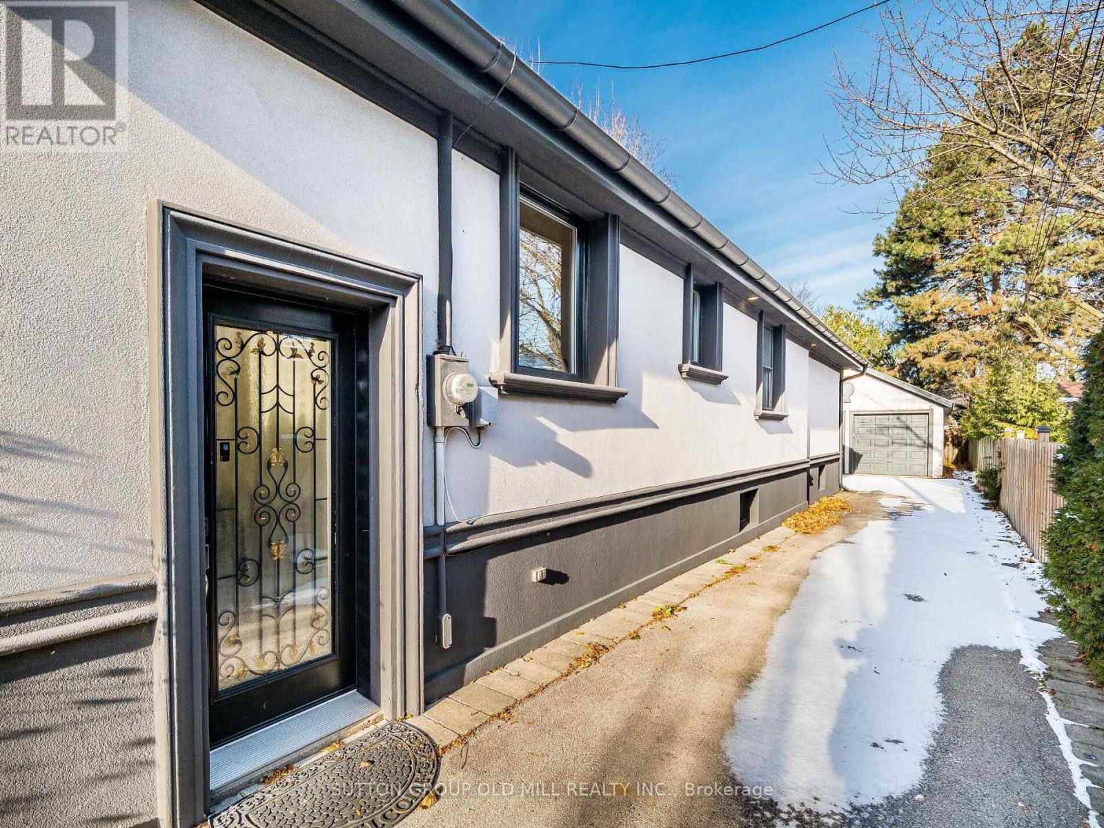 24 Cowley Avenue, Toronto, Ontario  M9B 2E3 - Photo 42 - W12630648