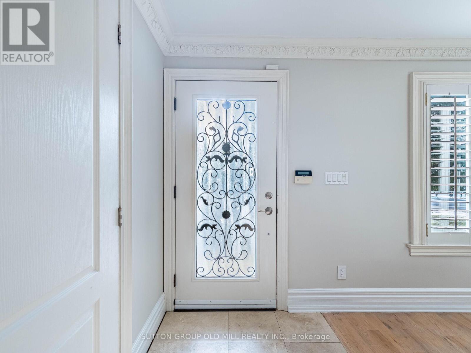 24 Cowley Avenue, Toronto, Ontario  M9B 2E3 - Photo 5 - W12630648