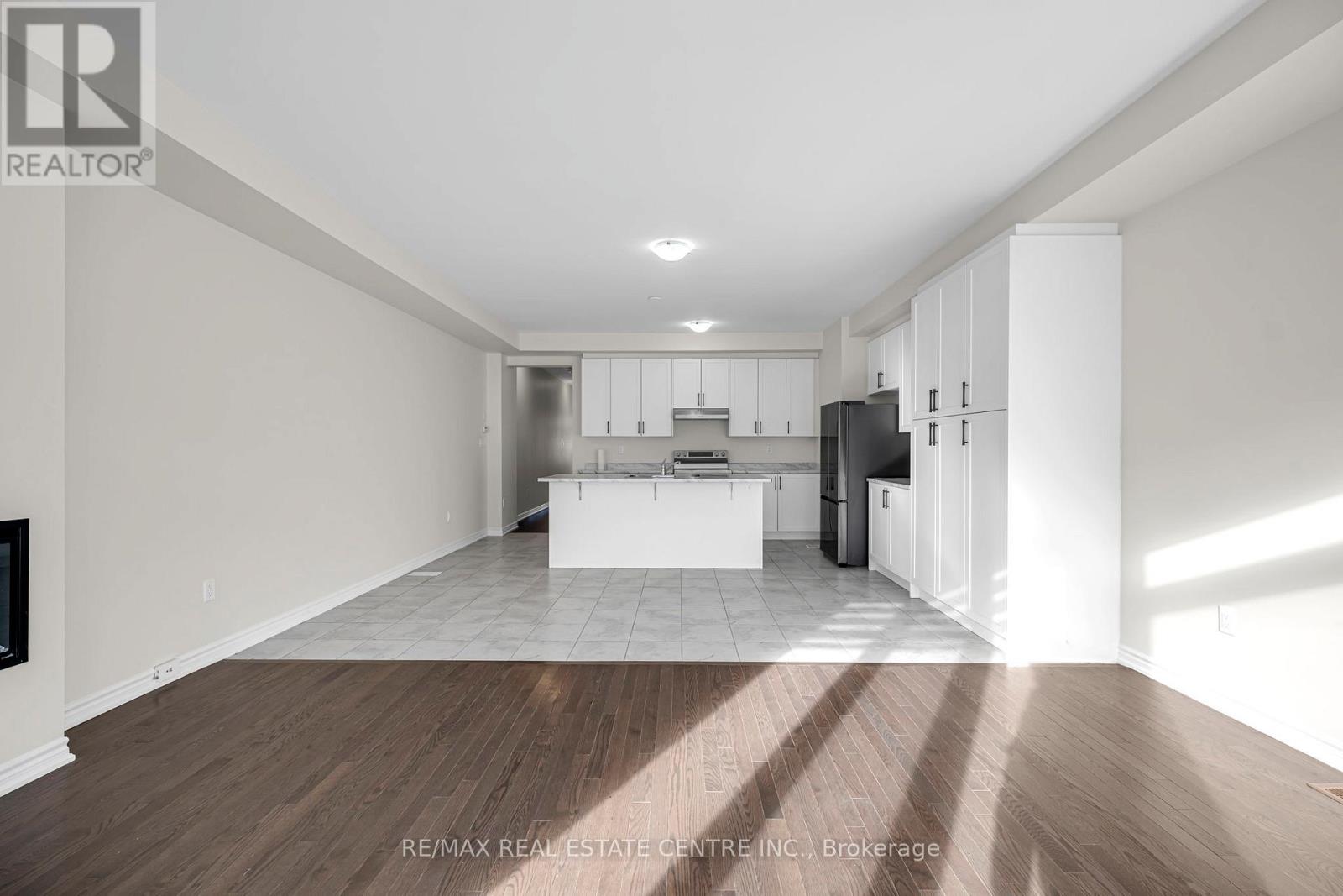 11 Donald Ficht Crescent, Brampton, Ontario  L7A 5H8 - Photo 12 - W12630686