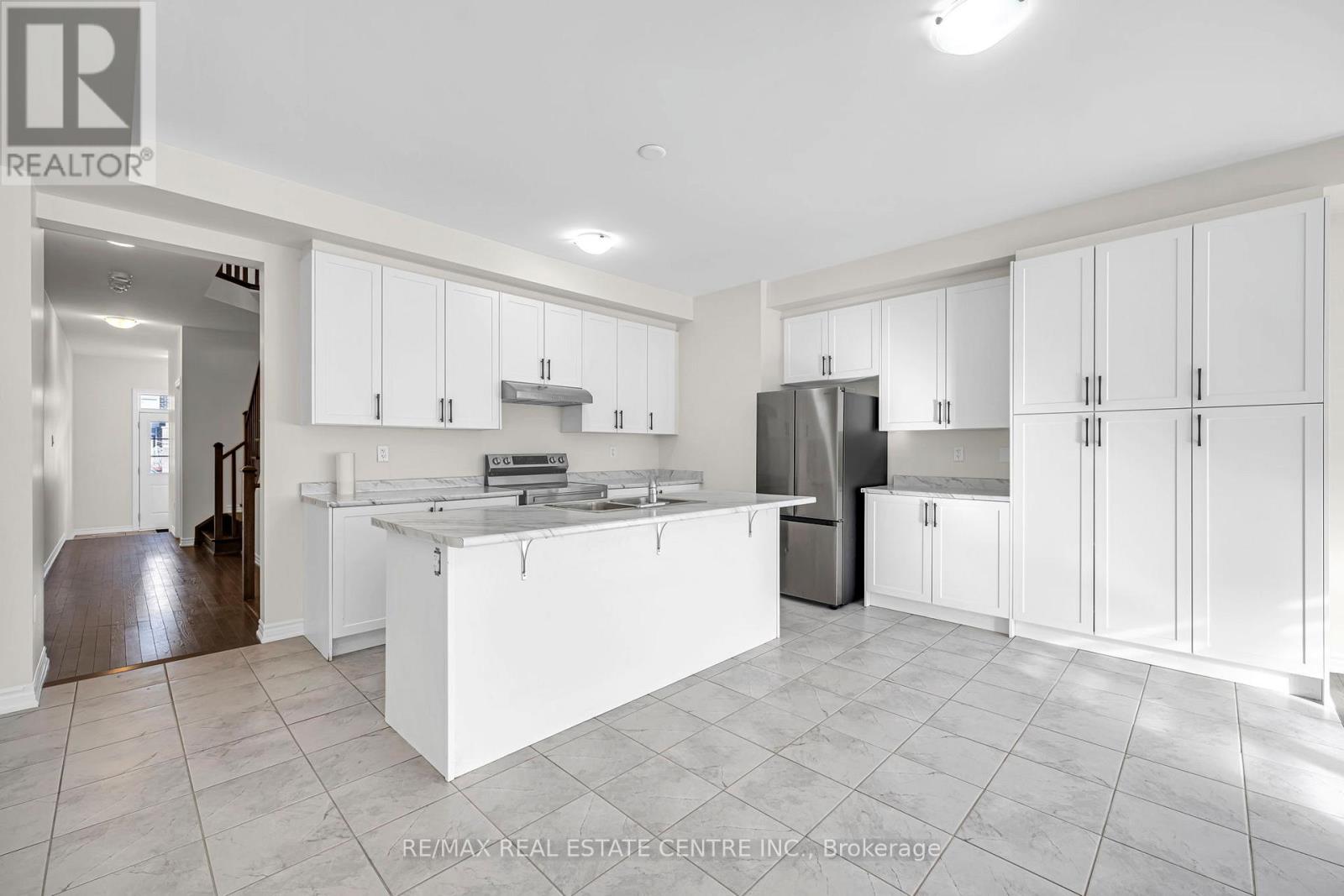 11 Donald Ficht Crescent, Brampton, Ontario  L7A 5H8 - Photo 13 - W12630686