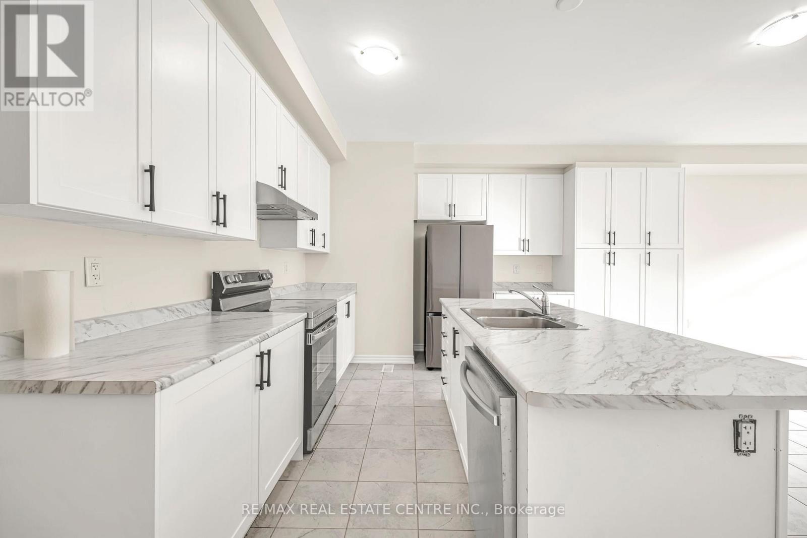 11 Donald Ficht Crescent, Brampton, Ontario  L7A 5H8 - Photo 14 - W12630686