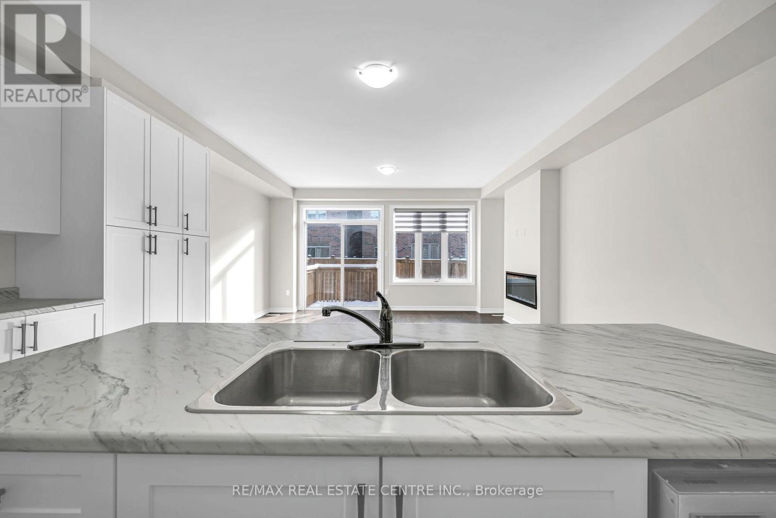 11 Donald Ficht Crescent, Brampton, Ontario  L7A 5H8 - Photo 16 - W12630686