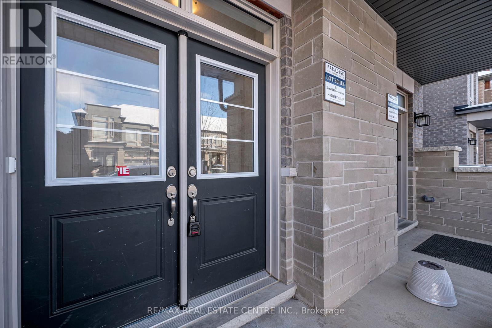 11 Donald Ficht Crescent, Brampton, Ontario  L7A 5H8 - Photo 3 - W12630686