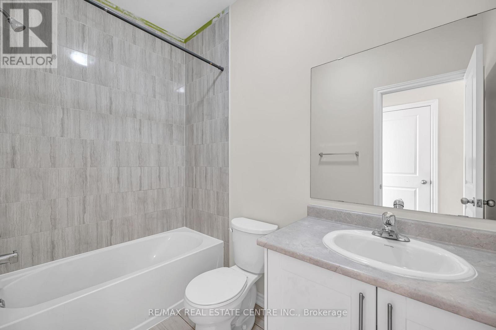 11 Donald Ficht Crescent, Brampton, Ontario  L7A 5H8 - Photo 31 - W12630686