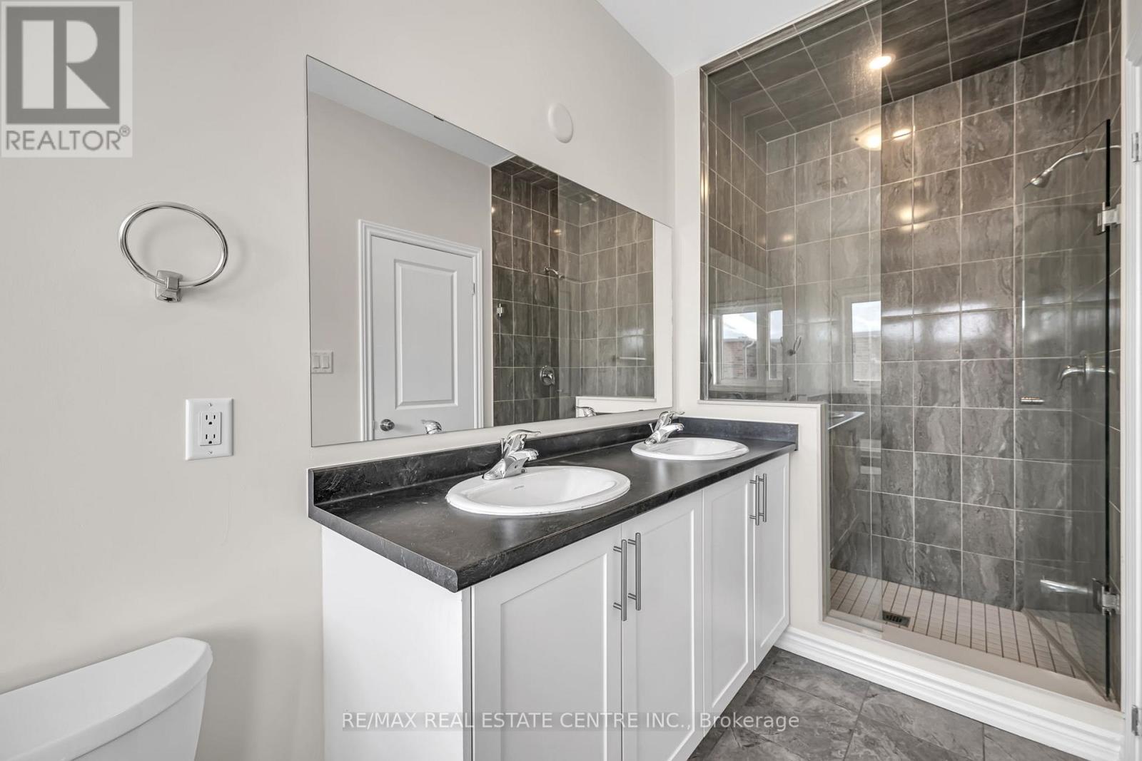 11 Donald Ficht Crescent, Brampton, Ontario  L7A 5H8 - Photo 40 - W12630686