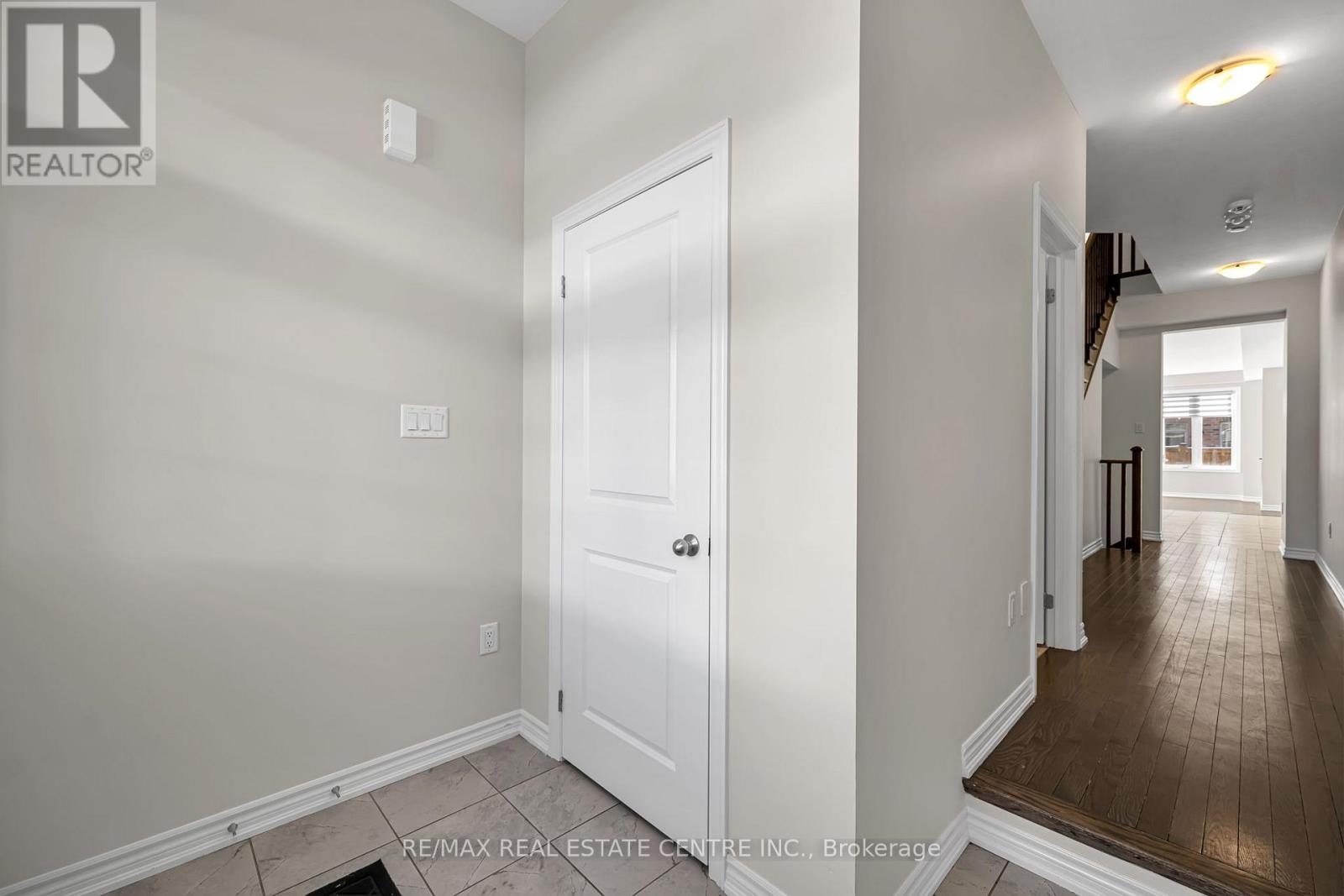 11 Donald Ficht Crescent, Brampton, Ontario  L7A 5H8 - Photo 5 - W12630686