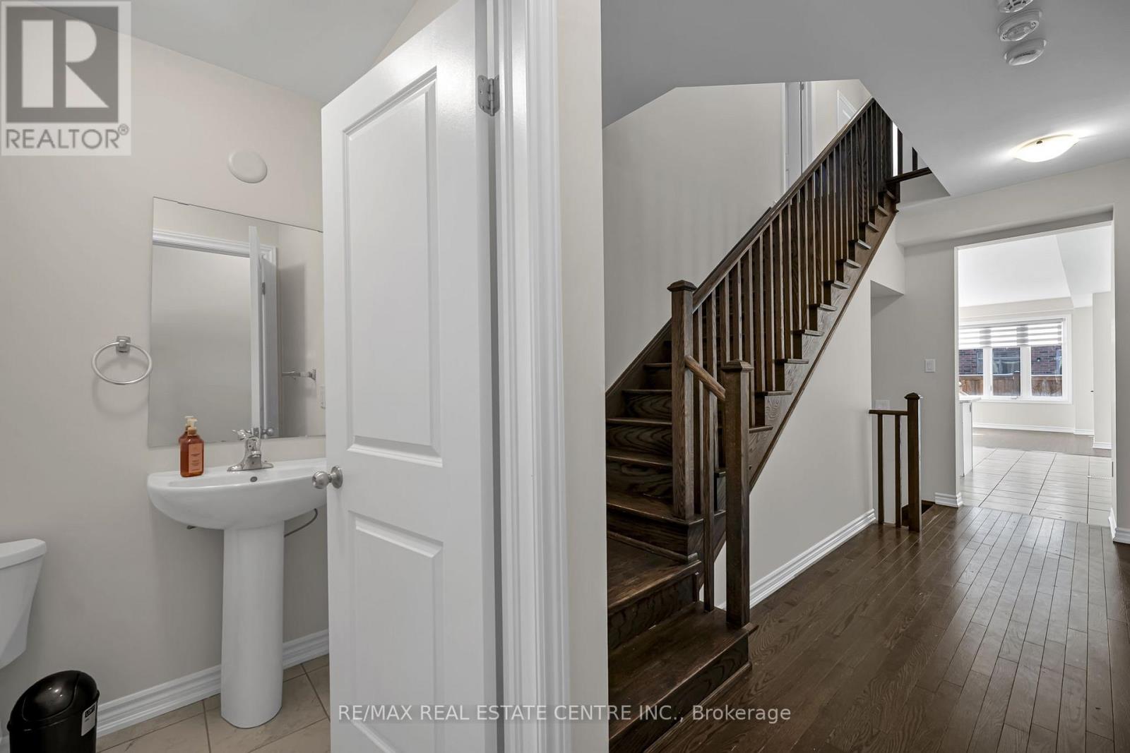 11 Donald Ficht Crescent, Brampton, Ontario  L7A 5H8 - Photo 6 - W12630686