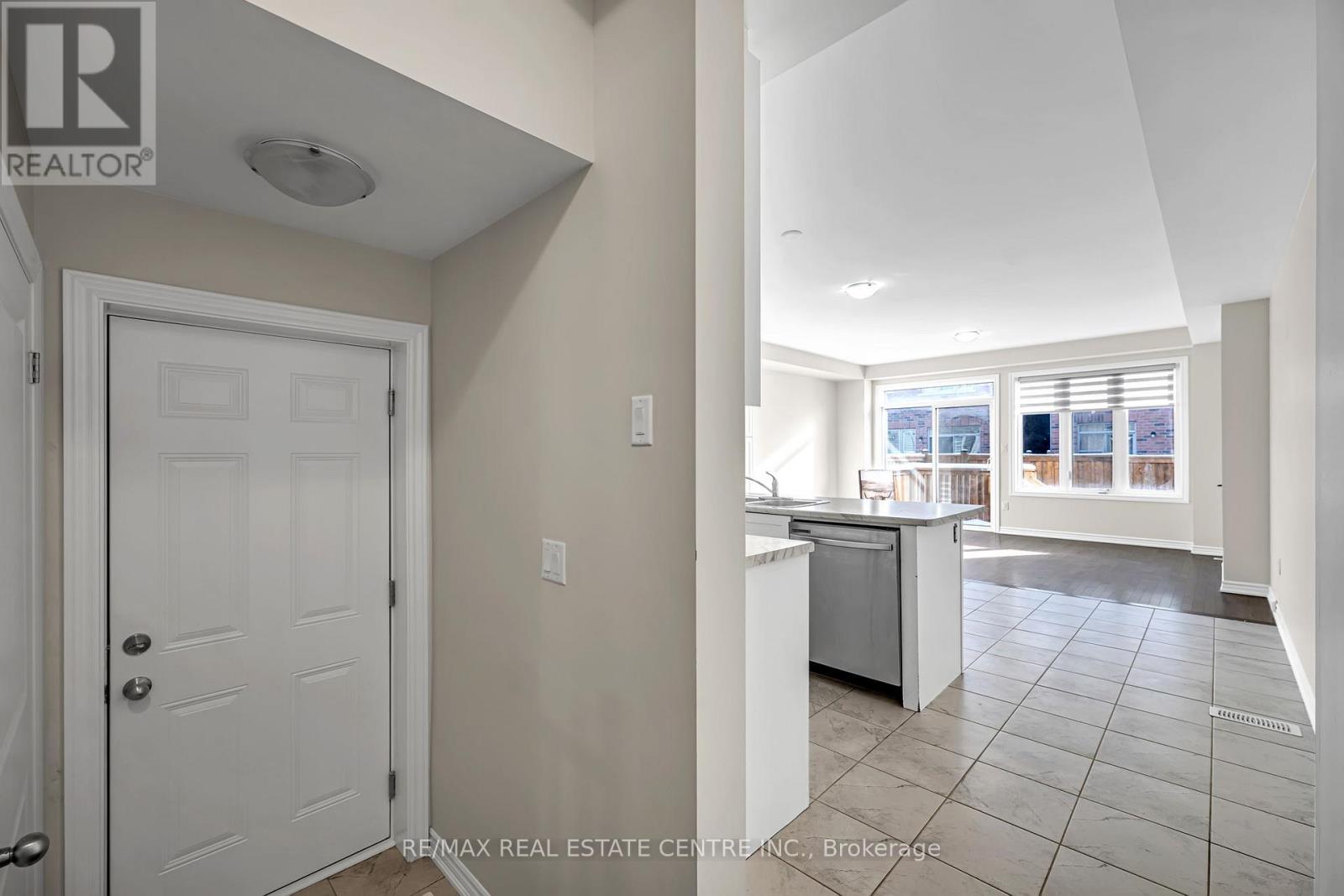 11 Donald Ficht Crescent, Brampton, Ontario  L7A 5H8 - Photo 9 - W12630686