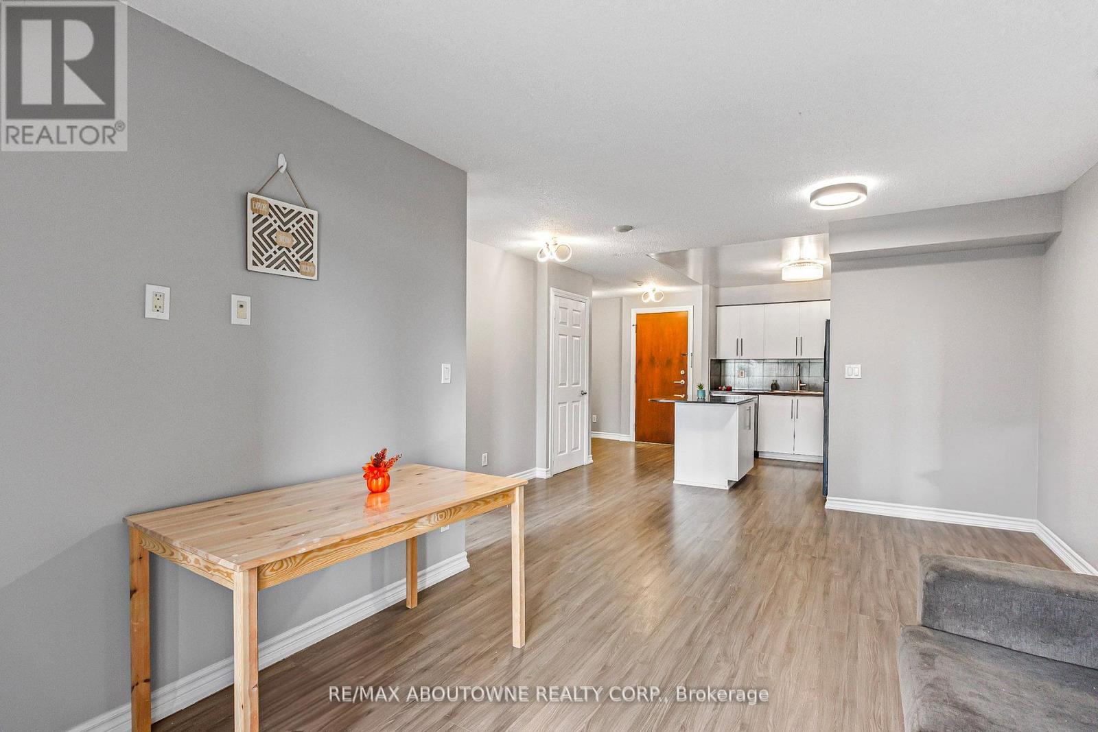 401 - 310 Burnhamthorpe Road W, Mississauga, Ontario  L5B 4P9 - Photo 14 - W12630704